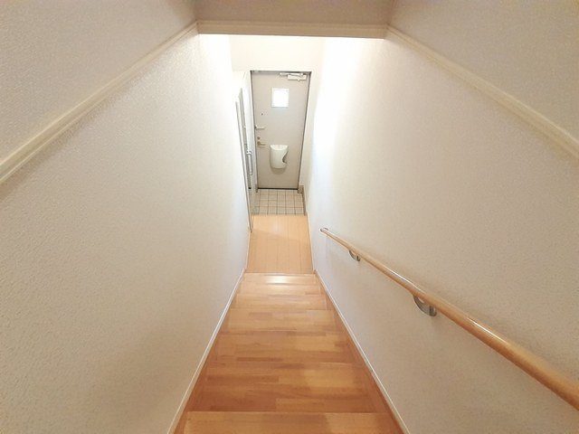 ドゥメゾンＡの玄関|落ち着いた玄関です