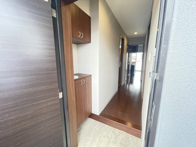 広島市南区東雲本町１丁目の賃貸マンションの玄関