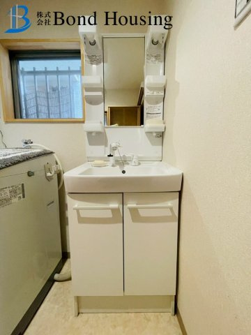 南向きで陽当たり良好　魚住町金ケ崎　中古戸建の独立洗面台