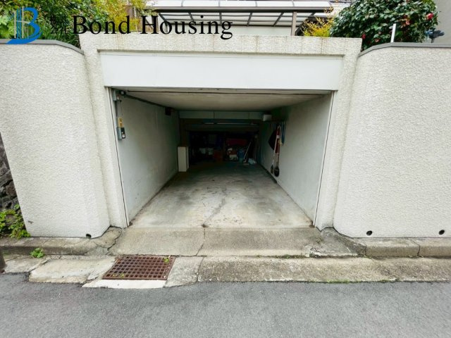 南向きで陽当たり良好　魚住町金ケ崎　中古戸建の駐車場