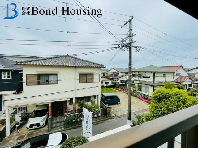 南向きで陽当たり良好　魚住町金ケ崎　中古戸建の前面道路含む現地写真