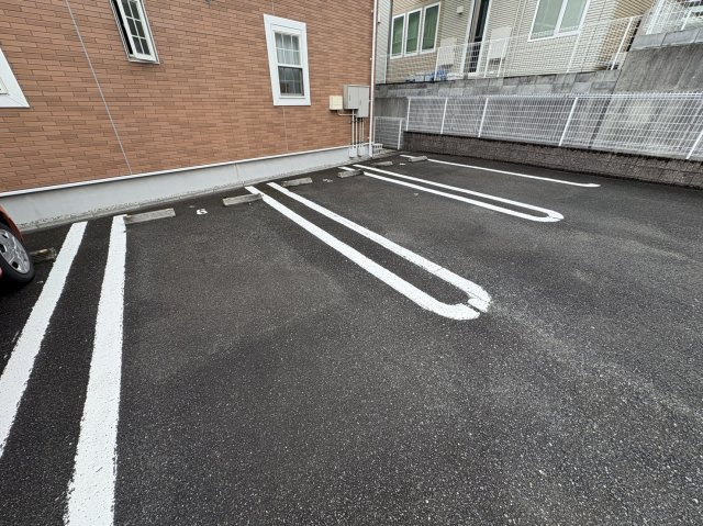 サンリットガーデンハウスＮの駐車場