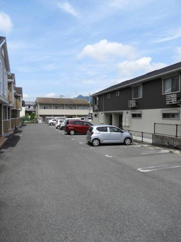 グレース・ＡＫＩ壱番館の駐車場|駐車場です