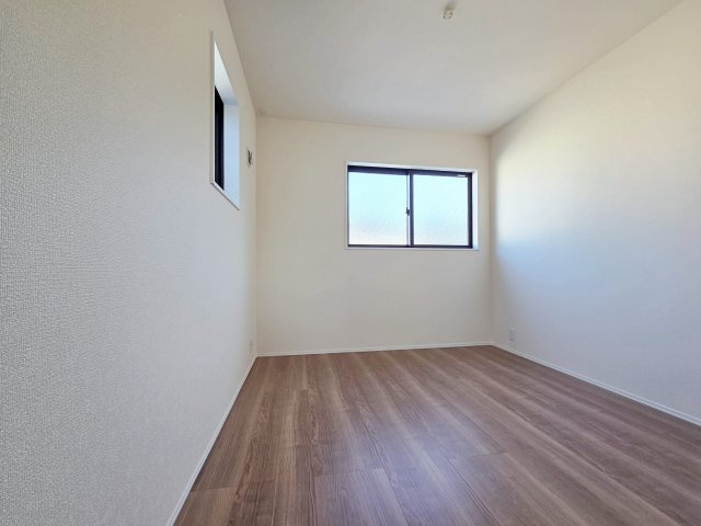【洋室】 | 知多市岡田開戸　２号棟