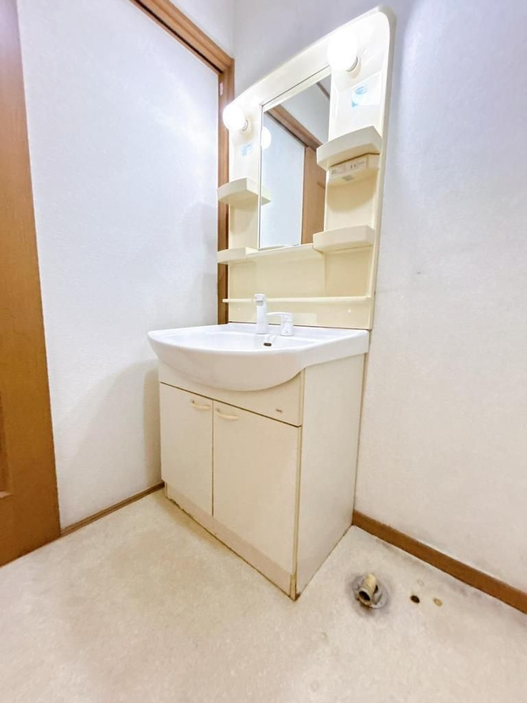 狭山市上奥富　中古戸建の独立洗面台