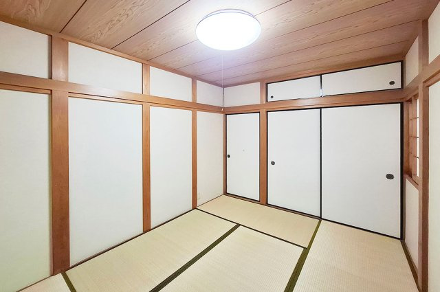 泉佐野市大西２丁目の中古一戸建の内装|和室2（照明器具撤去予定）