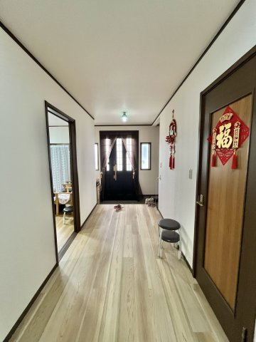 泉佐野市日根野　戸建の玄関|明るい玄関です