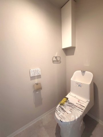 ブリティッシュ・ティンバー泉佐野スウィートのトイレ|ゆったりとした空間のトイレです