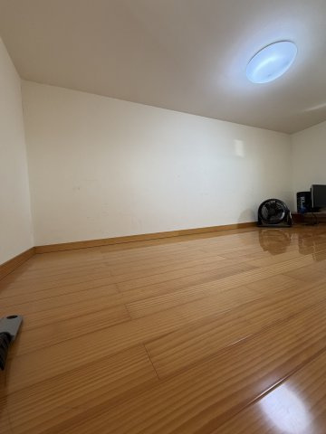 神須屋町　戸建ての洋室|明るい洋室です