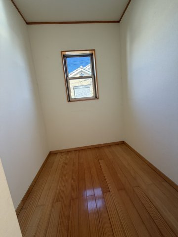 神須屋町　戸建ての洋室|明るい洋室です