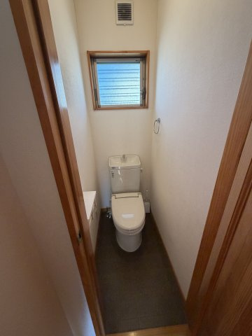 神須屋町　戸建てのトイレ|落ち着いた色調のトイレです