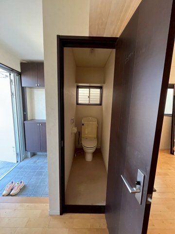 堺市南区檜尾　太陽光発電　駐車3台可能のトイレ|落ち着いたトイレです