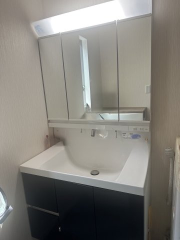 大阪市大正区中古戸建の独立洗面台|独立洗面台あり、毎朝おしゃれに忙しい女性の方におすすめです