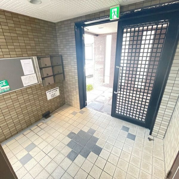 ホーエイ中根のエントランス