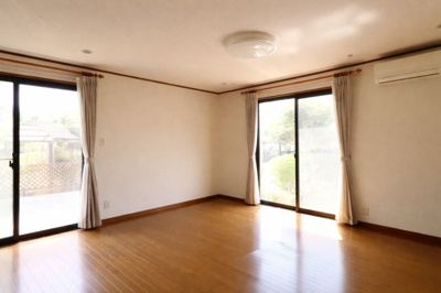 【居間・リビング】 | 笠間市大郷戸5LDK中古住宅
