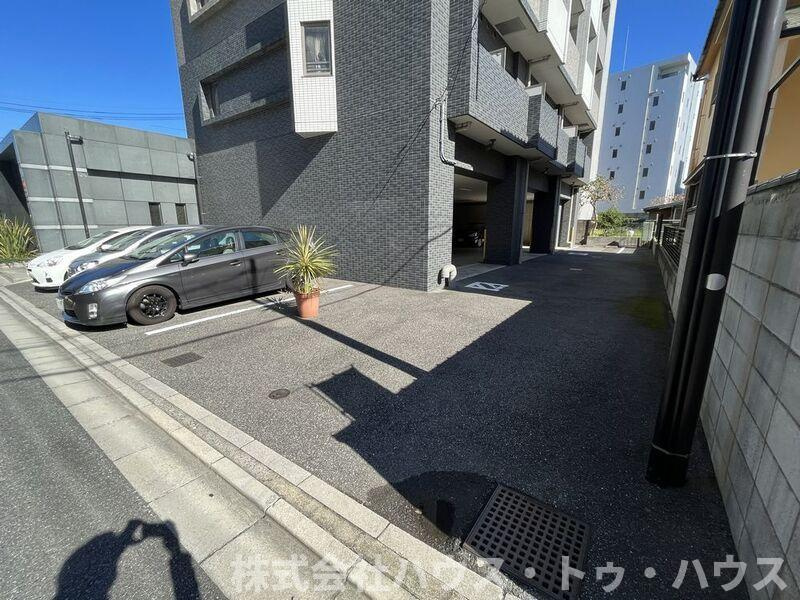 柏８０８タワーの駐車場