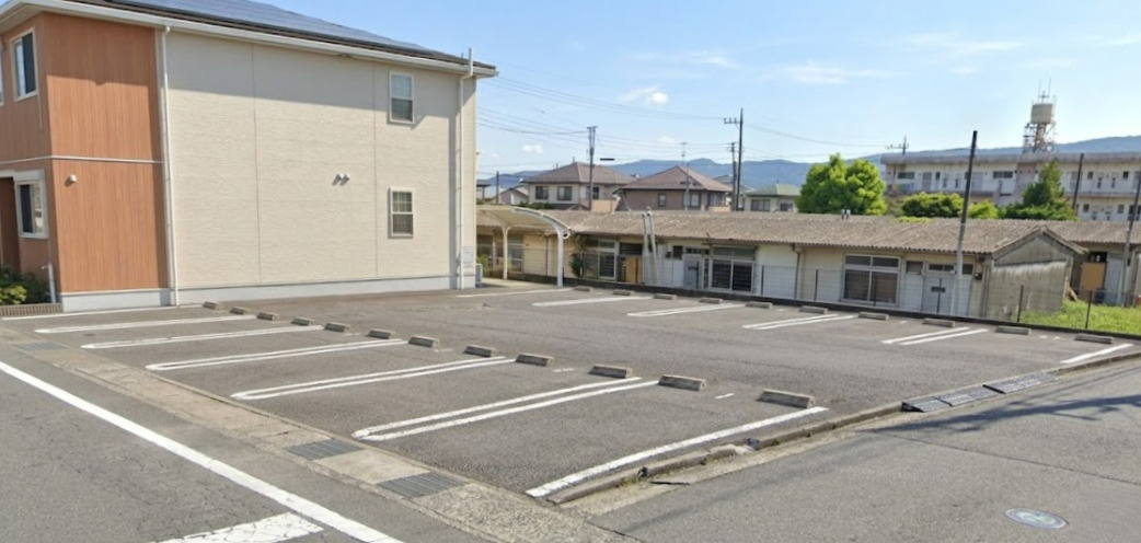 メゾン・プラシードの駐車場