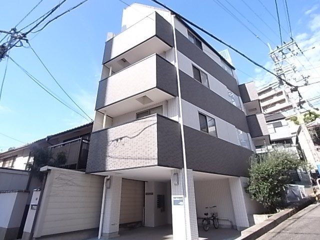 パイン神戸元町の外観