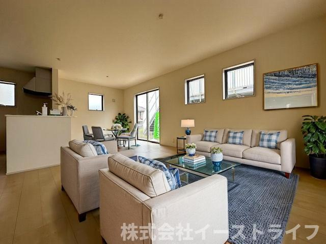 【新築戸建】　いわき市四倉町上仁井田2期　長期優良住宅の居間・リビング|同社施工のリビングダイニングに家具を配置したイメージ画像です
※本画像はCGで作成しており、実際に現地に 家具は置かれておりません。また、価格に 家具は含まれておりません。