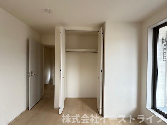 【新築戸建】　いわき市四倉町上仁井田2期　長期優良住宅の収納|同社施工写真　収納スペースが豊富です。全居室に収納が付いており、すっきり片づけることができ部屋を広く使うことができます。