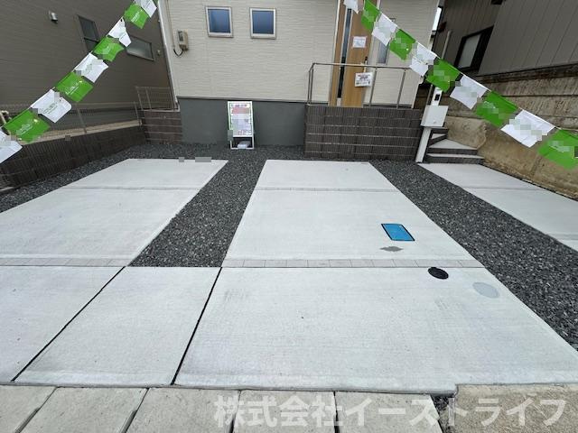 【新築戸建】　いわき市四倉町上仁井田2期　長期優良住宅|同社施工写真　カースペースです。3台の駐車が可能！！