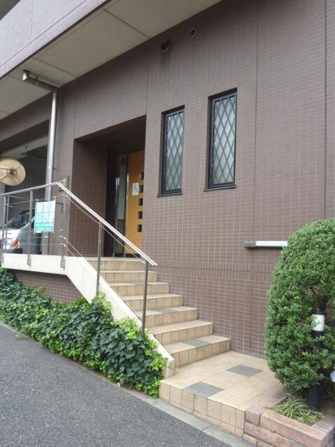 クオーレ青葉台のエントランス