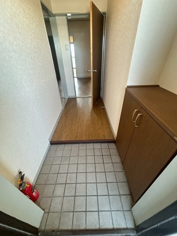 パールハイツ竹若の玄関