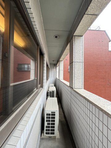 おおきに東心斎橋ビルのバルコニー