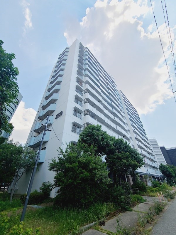 UR武庫川 23号棟の外観