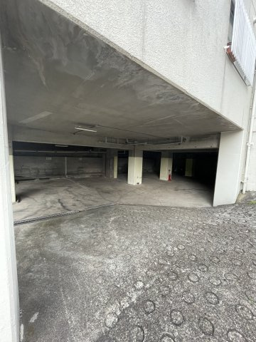トマダハイツの駐車場