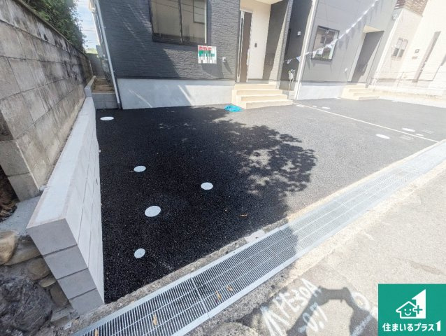5日(土)6日(日)現地ご見学可能！　枚方市楠葉野田　全2邸の駐車場|駐車スペース！散水栓があるので、こまめに愛車を洗えます！