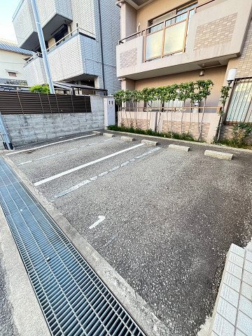 サクシード甲子園の駐車場