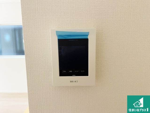 ■枚方市楠葉野田　第2期　新築一戸建ての防犯設備|カラーモニターインターホン！声だけでなく来訪者の姿や顔がモニターで確認できるので、小さなお子様がいらっしゃるご家庭でも安心できます！
