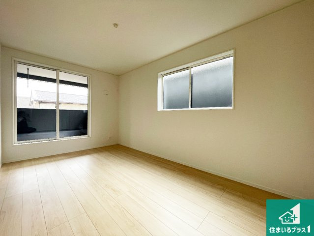 ■枚方市楠葉野田　第2期　新築一戸建ての洋室|シンプルな洋室は、自分好みのインテリアが楽しめます♪ご家族とインテリアや家具を選びに行くのは新築購入時の醍醐味の一つです。ぜひお楽しみください♪