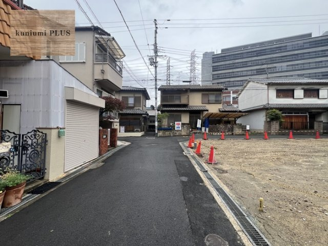 大東市中垣内3丁目の前面道路含む現地写真
