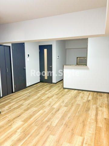 サマリヤブラウンハウスの居間・リビング|空室のためご都合に合わせてご内覧できます
お問合せはお電話でもお受付しております。
03-6450-5211