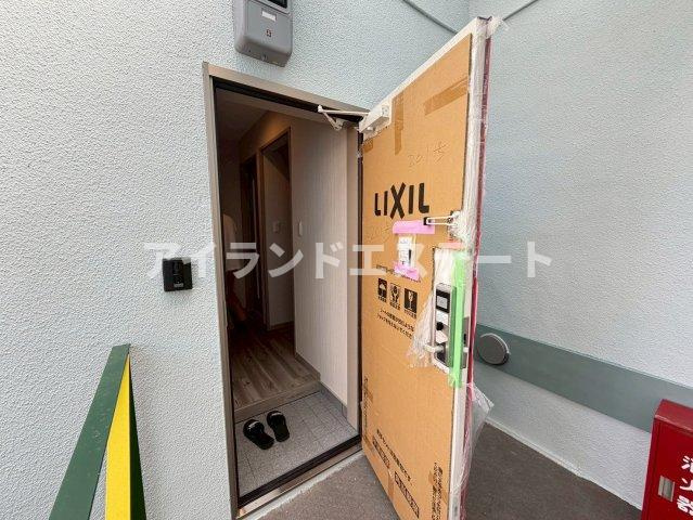 COCOL.POINT　リノベーション　1フロア2住戸　3方角住戸の玄関
