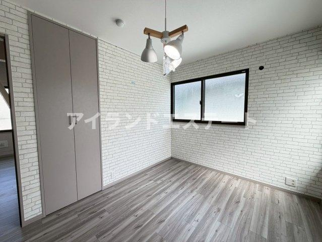 COCOL.POINT　リノベーション　1フロア2住戸　3方角住戸の居間・リビング