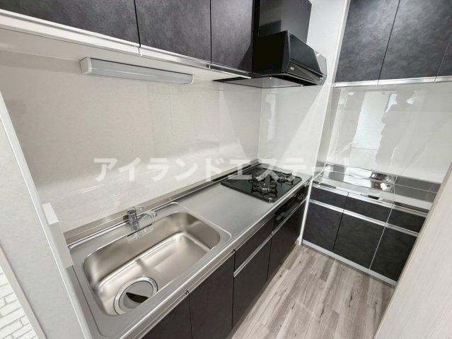 COCOL.POINT　リノベーション　1フロア2住戸　3方角住戸のキッチン