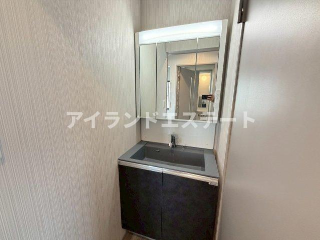 COCOL.POINT　リノベーション　1フロア2住戸　3方角住戸の洗面所