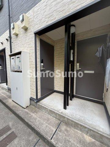 レオパレスクレスト御影のエントランス