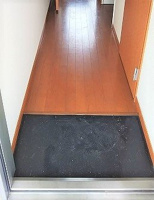 明るい玄関です