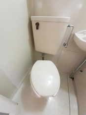 ゆったりとした空間のトイレです