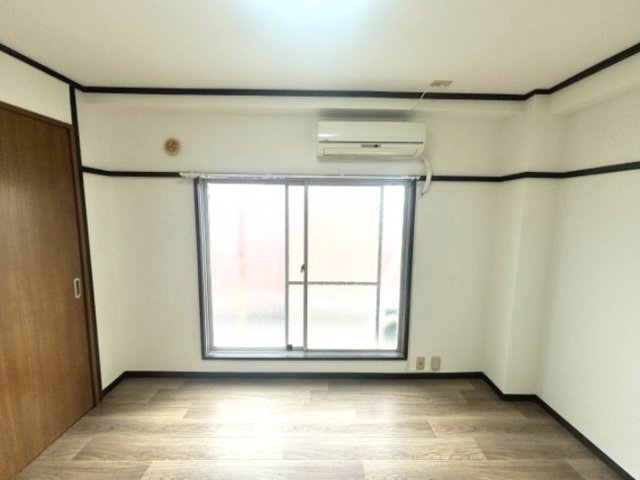 みやマンションの洋室