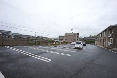 【駐車場】 | リバーサイド　みどりやまＣ | 駐車場があるので、車を買う予定の方も安心です