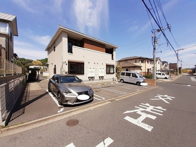 【駐車場】 | サンフィールド | 駐車スペースもあります