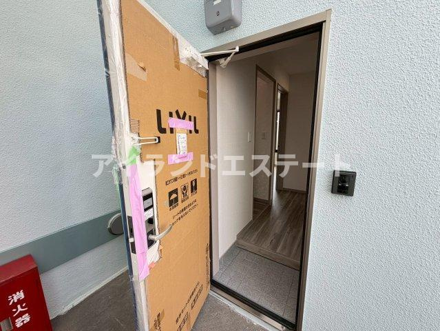 COCOL.POINT　リノベーション　1フロア2住戸　3方角住戸の玄関