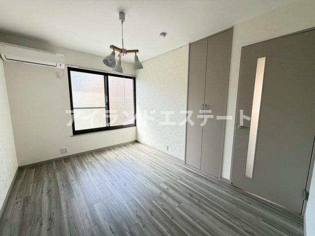 COCOL.POINT　リノベーション　1フロア2住戸　3方角住戸の居間・リビング