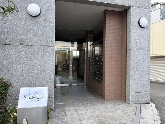 クレール加茂のエントランス