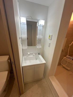 グリーンスカイ蕨の独立洗面台|別部屋参考写真となります